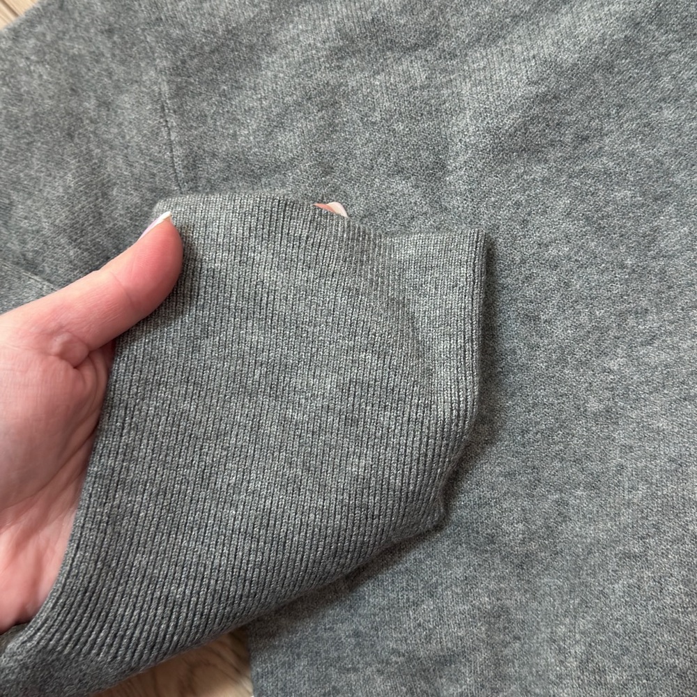 Uniqlo Charcoal Women's Skirt Set - Picture 5 of 5